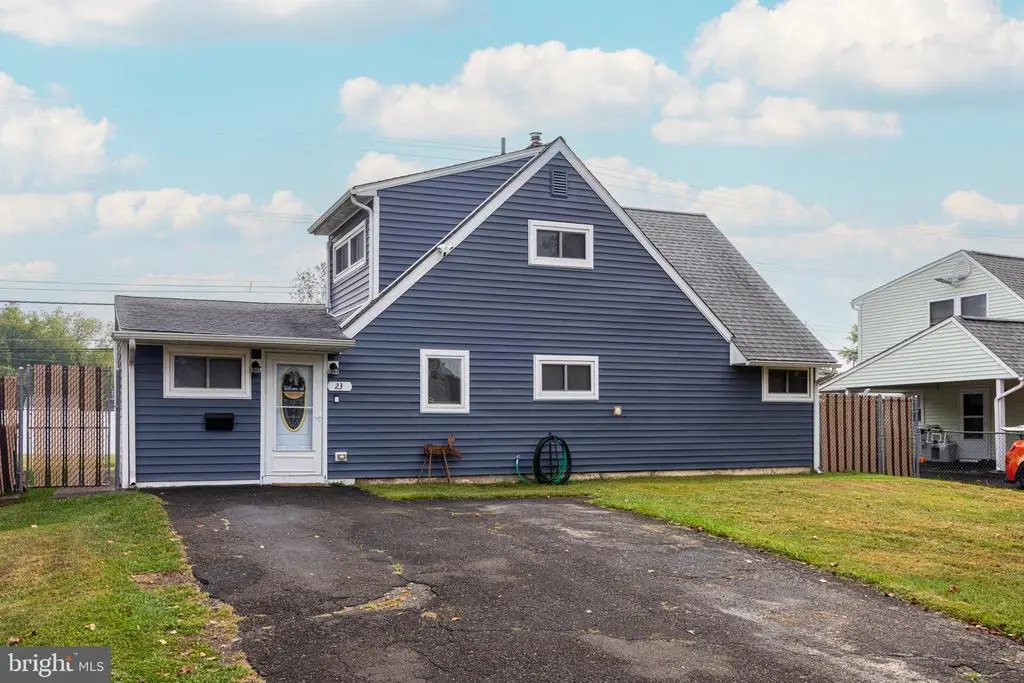 23 Crabtree Dr, LEVITTOWN