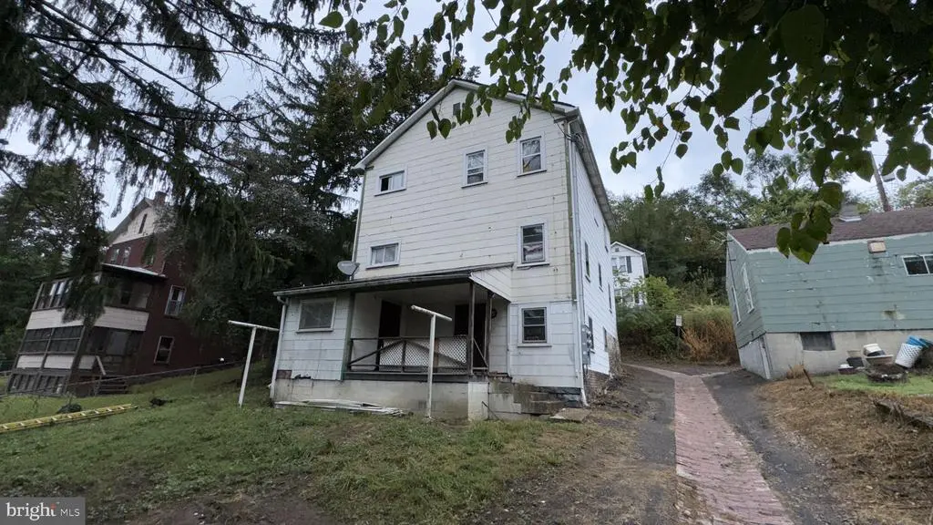 521 Woodside Ave, Cumberland