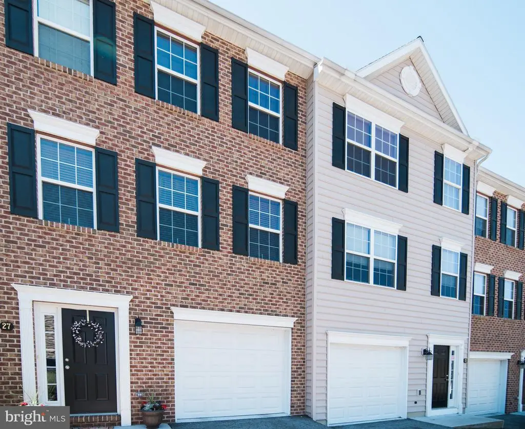 4 Mustang Dr, Hanover