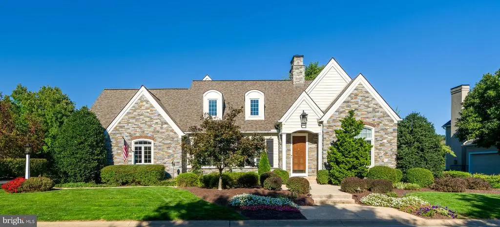 817 Woodfield Dr, LITITZ