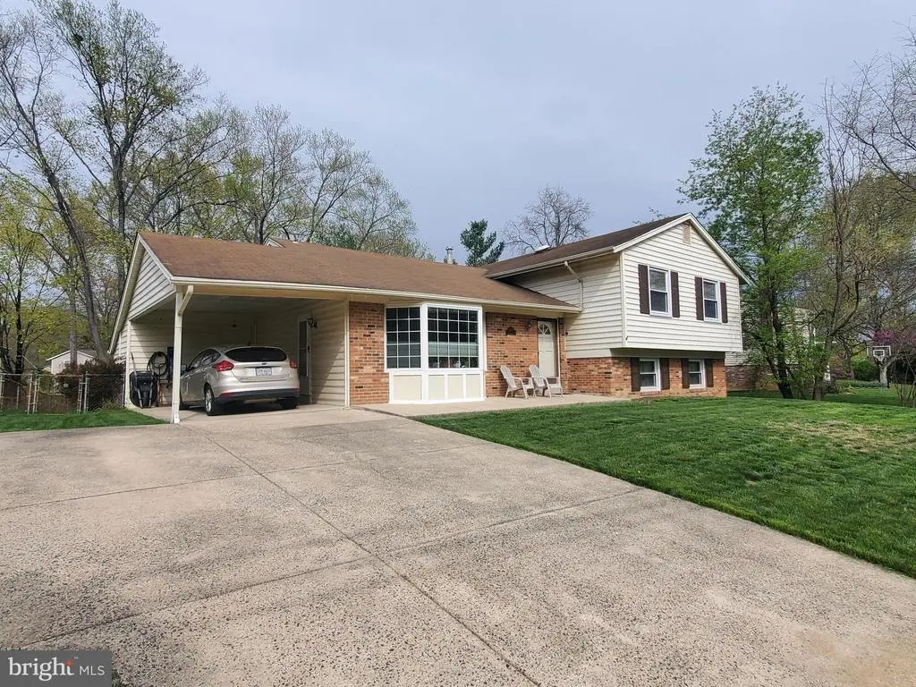 2402 Parkers Ln, ALEXANDRIA