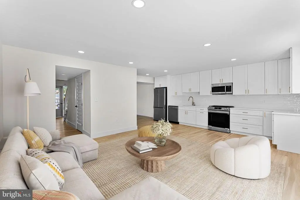 105 Woodgate Ct, STERLING