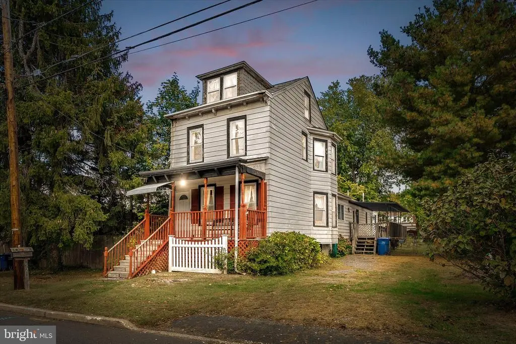 52 Betts Ave, LAWRENCEVILLE