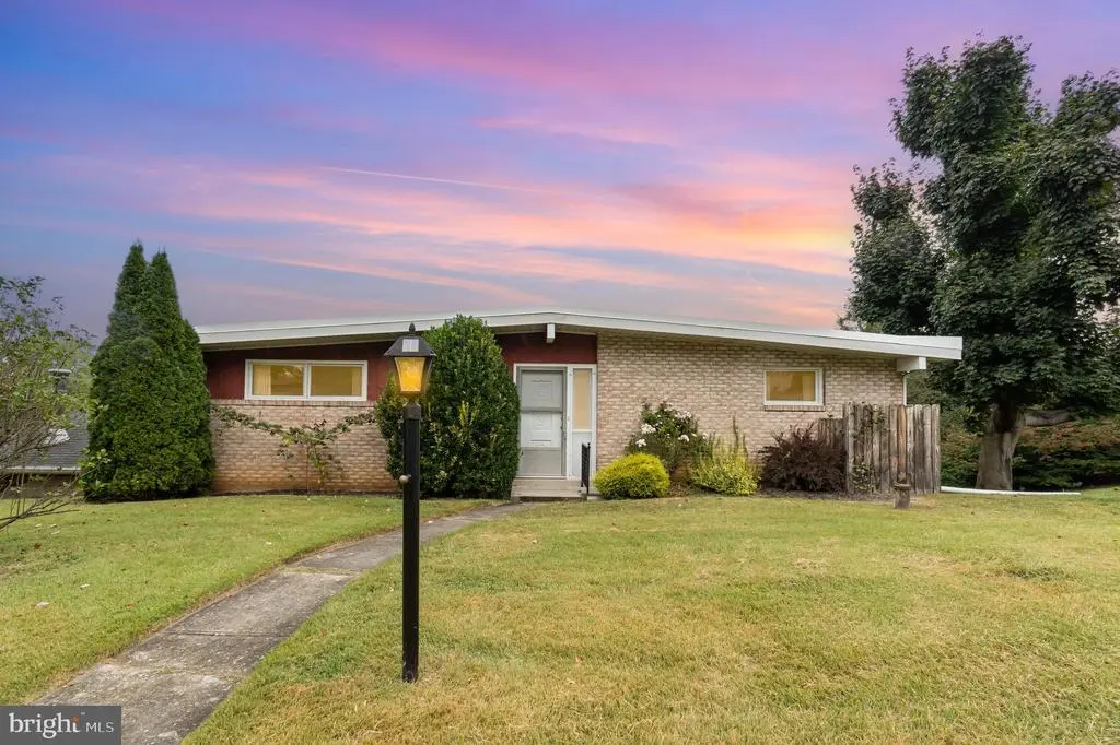 8 Lakeview Ter, Hanover