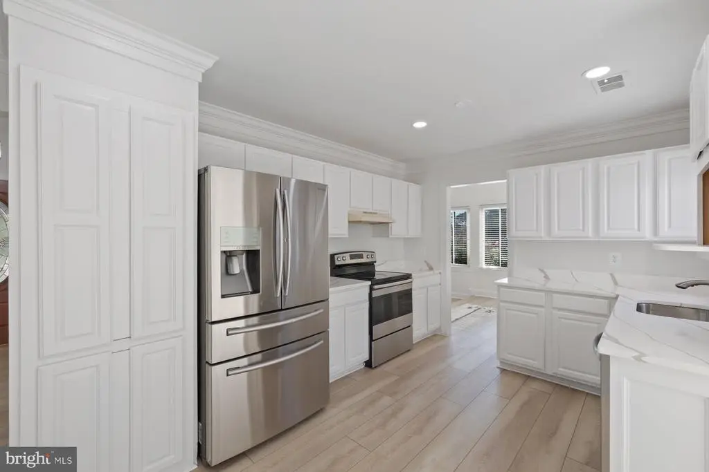 110 Sugarland Run Dr, STERLING