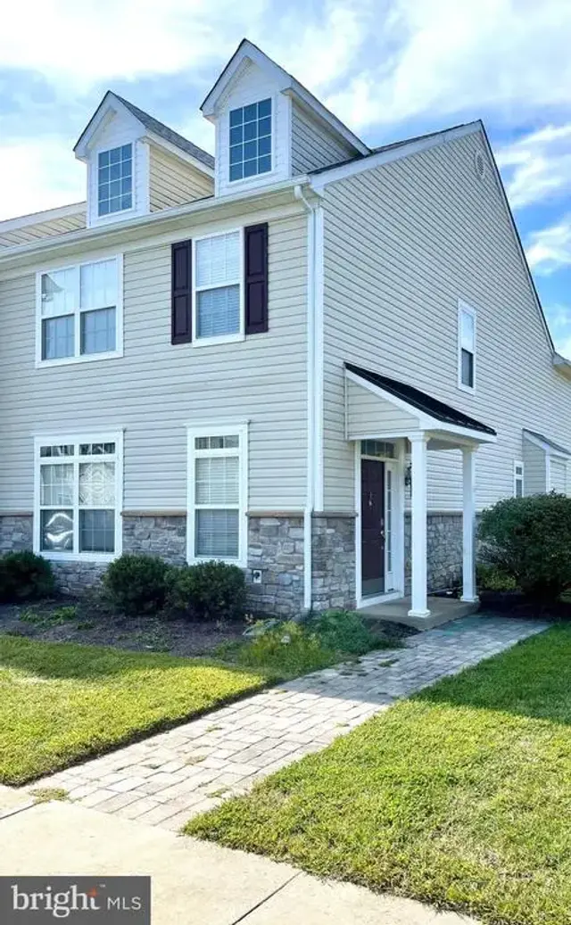 301 Old Squaw Ct, Cambridge
