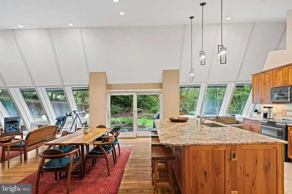 9706 Beach Mill Rd, GREAT FALLS