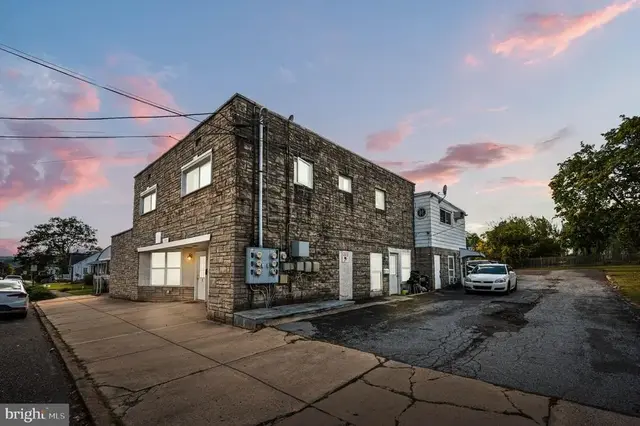 549 Vine, Stowe