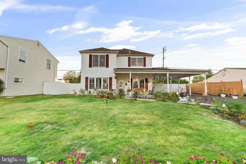 73 Graystone Ln, LEVITTOWN