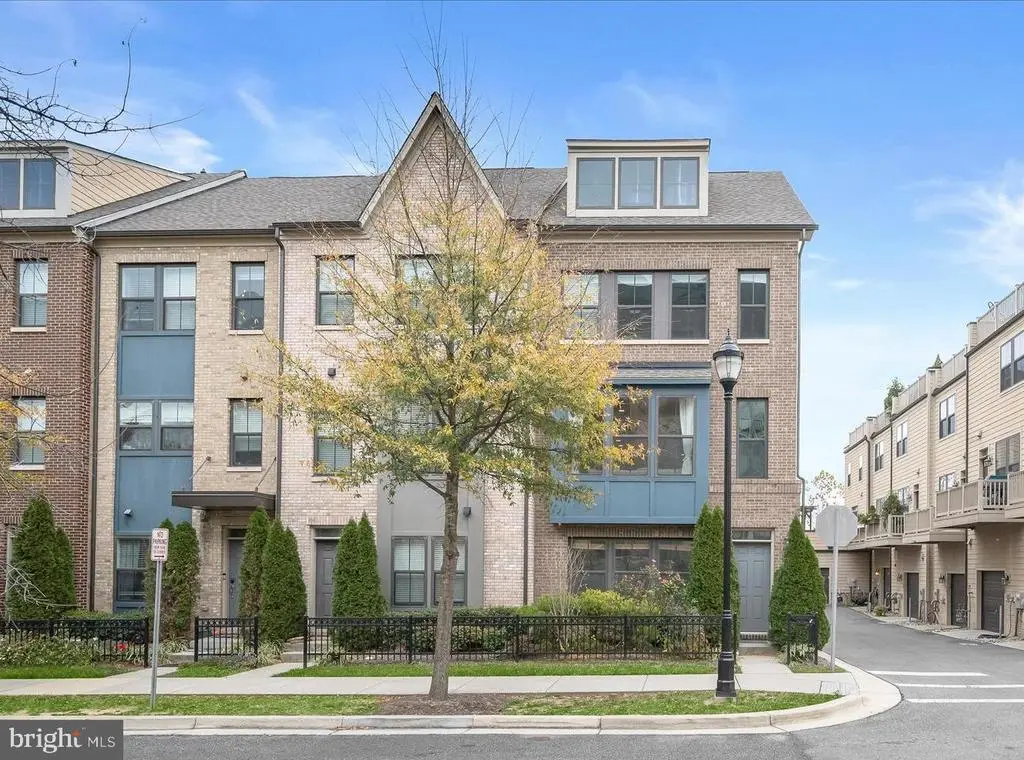 6637 Rhode Island Ave, RIVERDALE