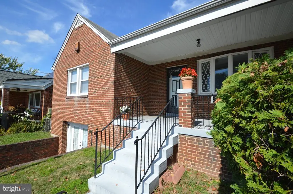 210 Peabody St Ne, WASHINGTON