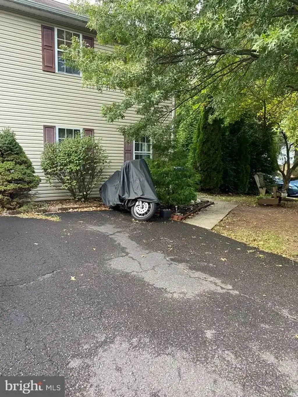 401 Edgewood Dr, TELFORD