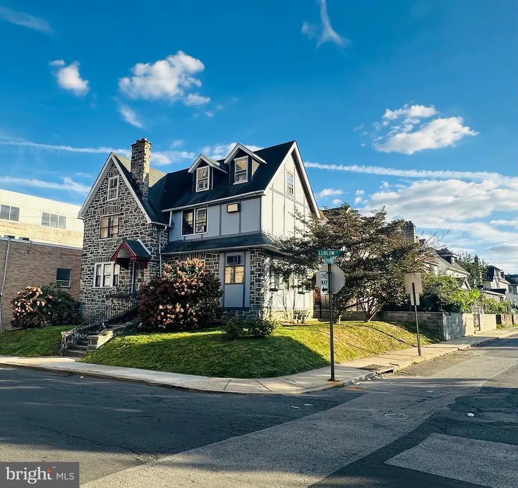 27 Glendale Rd, Upper Darby