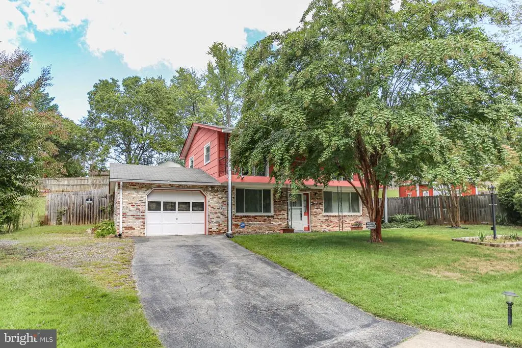 19007 Red Oak Ln, TRIANGLE