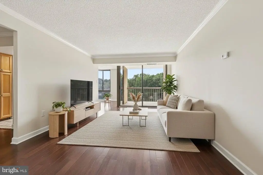 4500 S Four Mile Run Dr #220, ARLINGTON