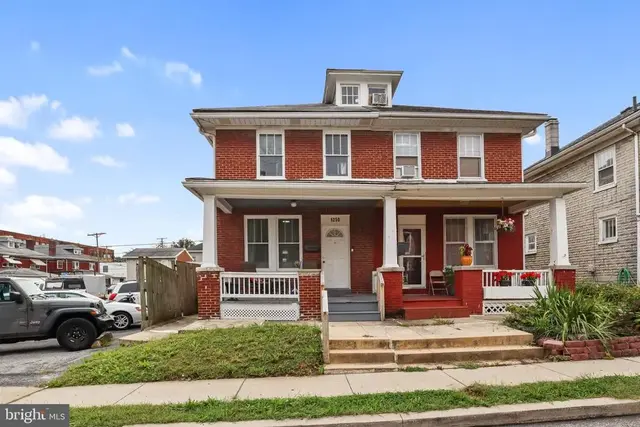 1250 W King St, York