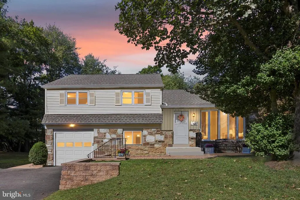 868 Aster Rd, WARMINSTER