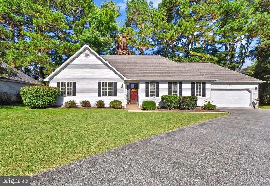 701 E Upland Ct, Salisbury