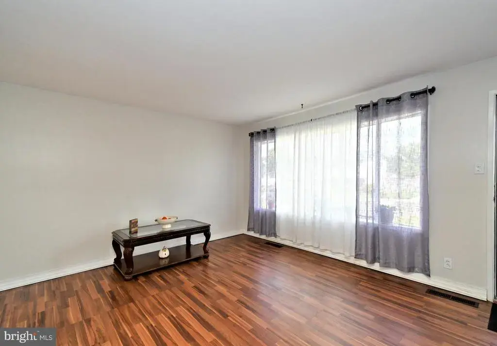 208 Suffolk Rd, FAIRLESS HILLS