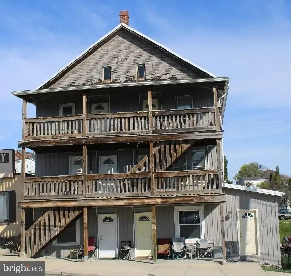 31 E High St #1/2, RED LION