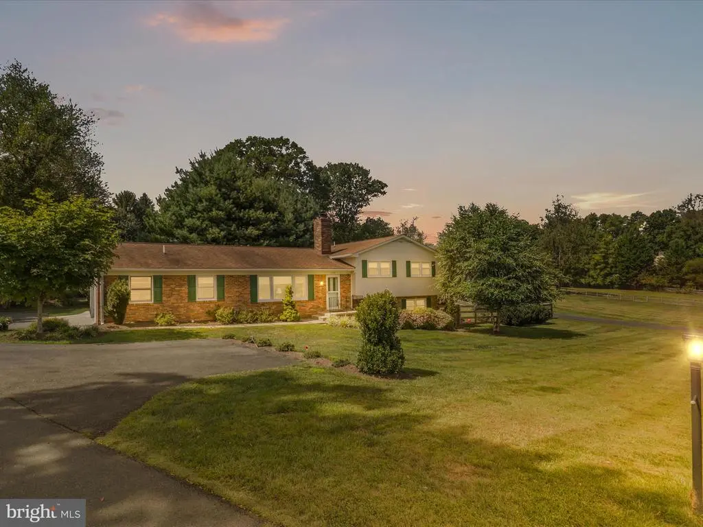 2736 Calkins Rd, HERNDON