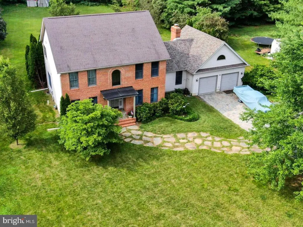 4 Candlelight Dr, BEVERLY