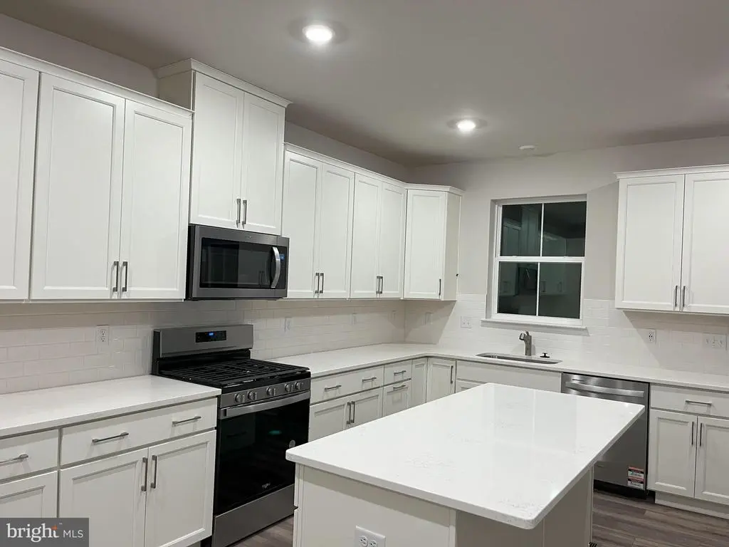 21 East Front St, BRIDGEPORT