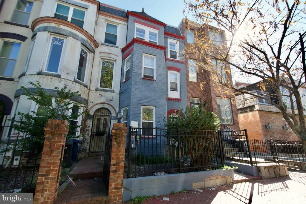 815 4th St Ne, WASHINGTON