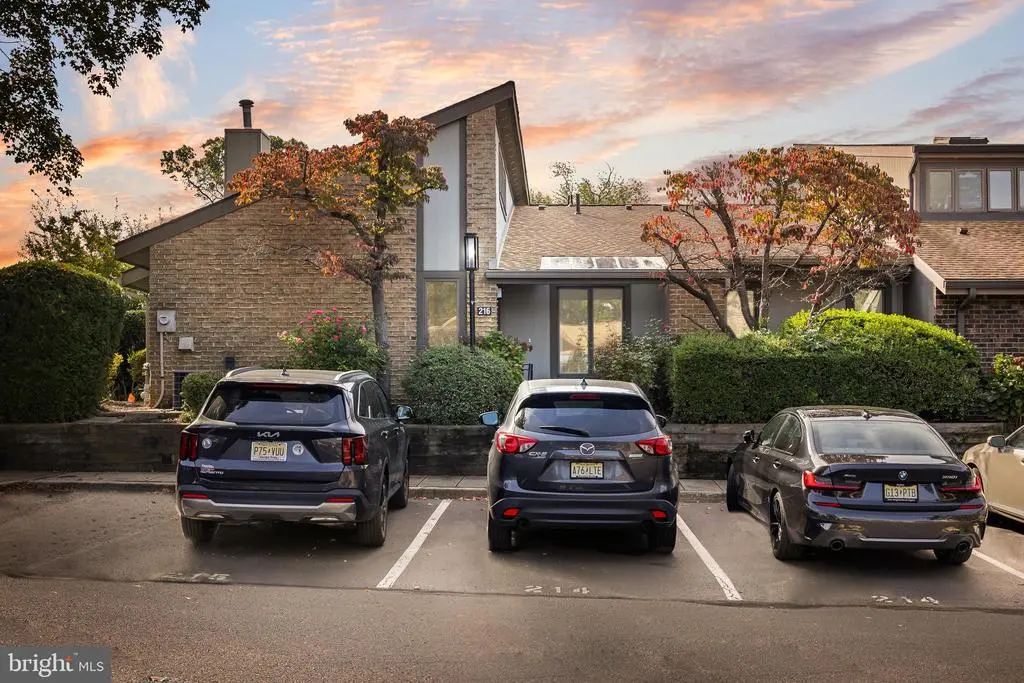 216 Uxbridge, Cherry Hill