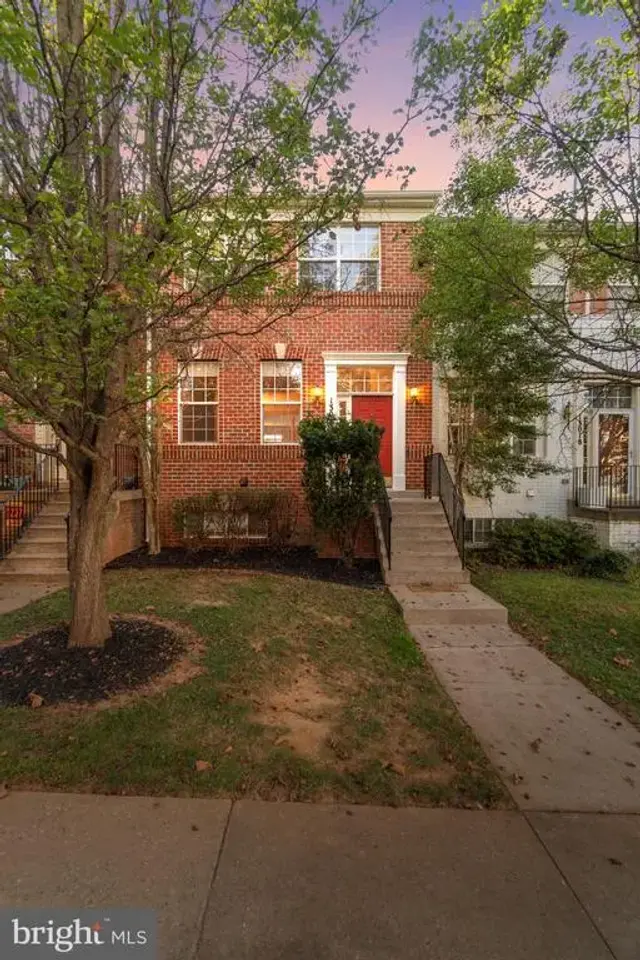 13016 Town Commons Dr, Germantown