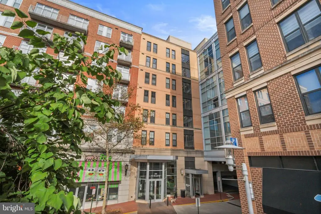 444 W Broad St #617, FALLS CHURCH