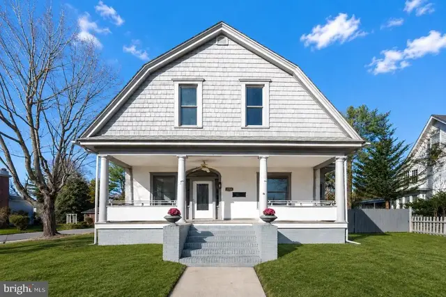 407 Lakeview Ave, Milford