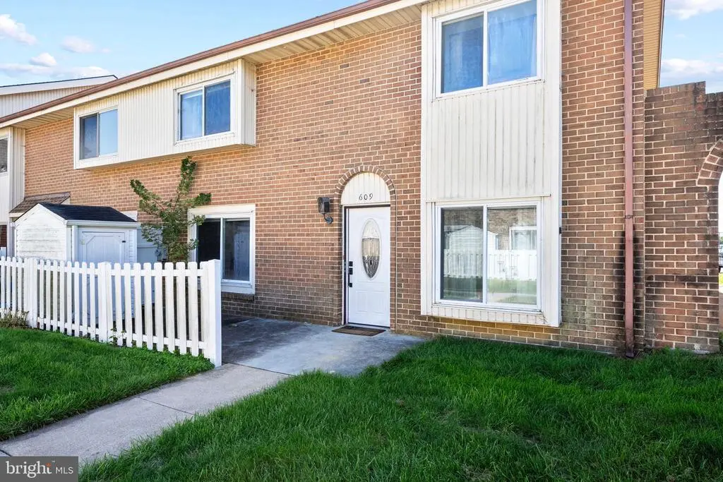 609 Cobble Creek Curv, NEWARK