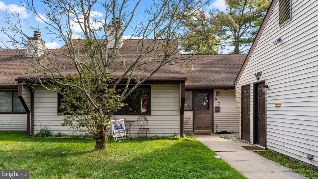 6 E Azalea Ln E, MOUNT LAUREL