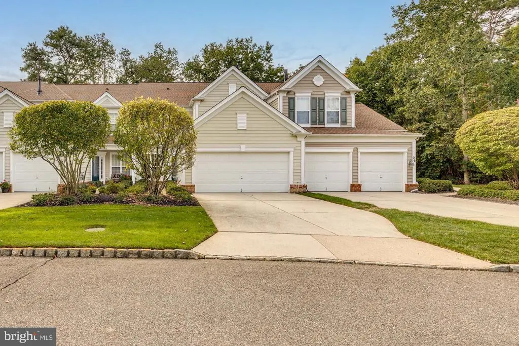 28 Brattleboro Ct, MEDFORD