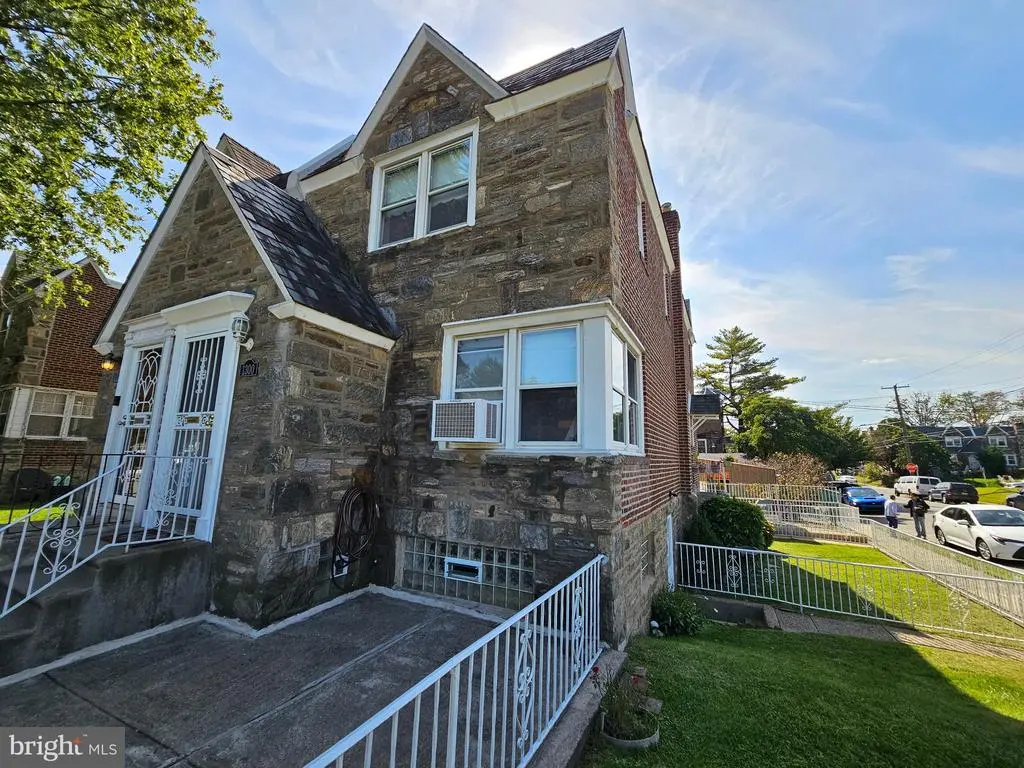 1300 Glenview St, PHILADELPHIA