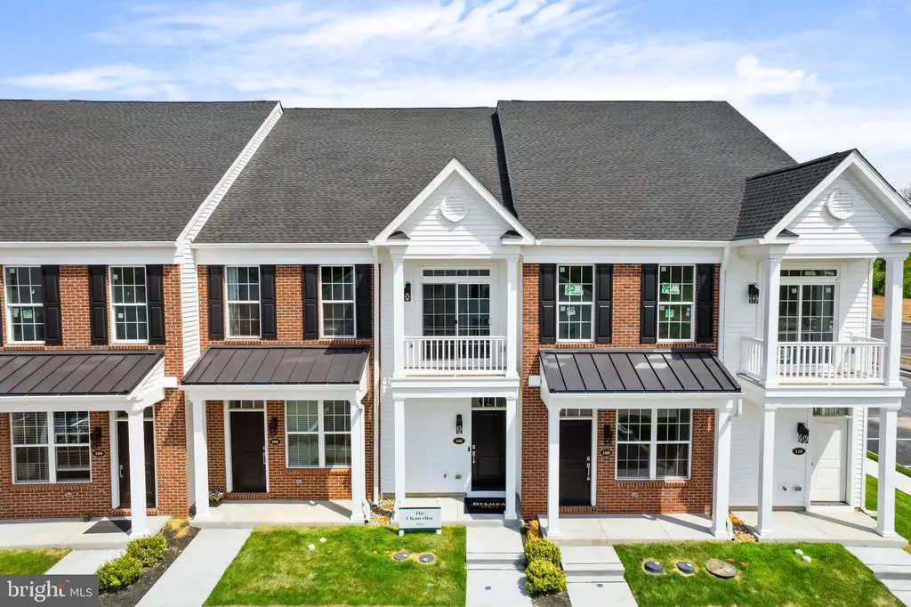 90 Cedar Cir #66, LEVITTOWN