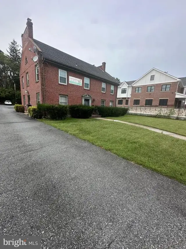 266 S College Ave, Newark