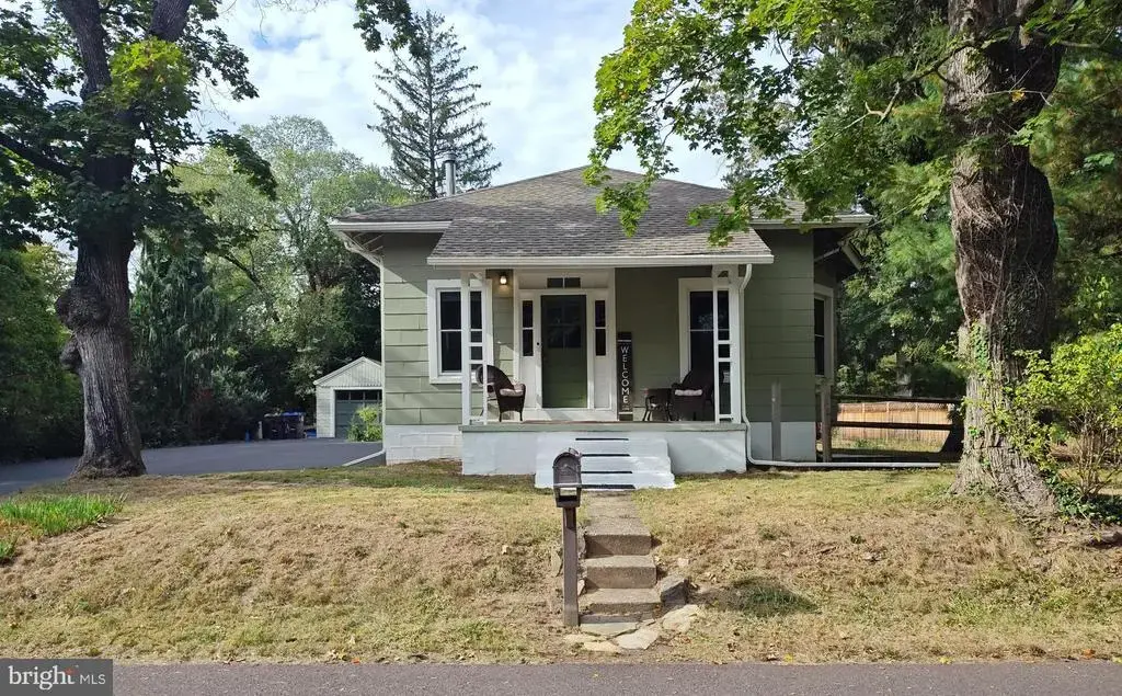 137 Mathews Ave, DOYLESTOWN