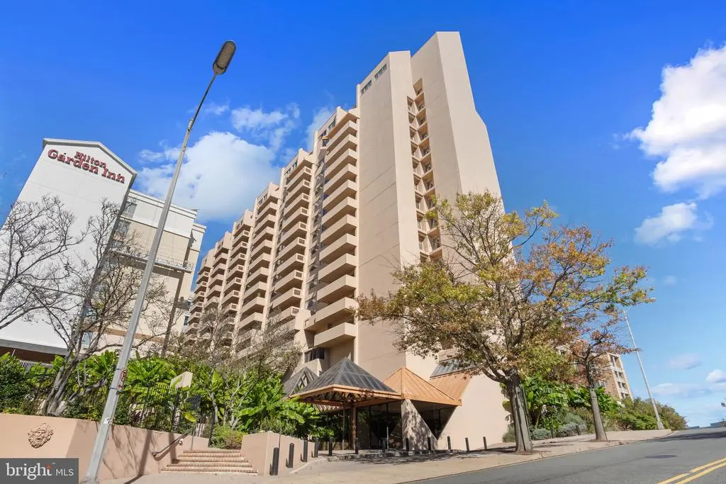 1301 N Courthouse Rd #1401, ARLINGTON