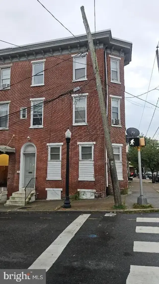 816 W 8th St, Wilmington