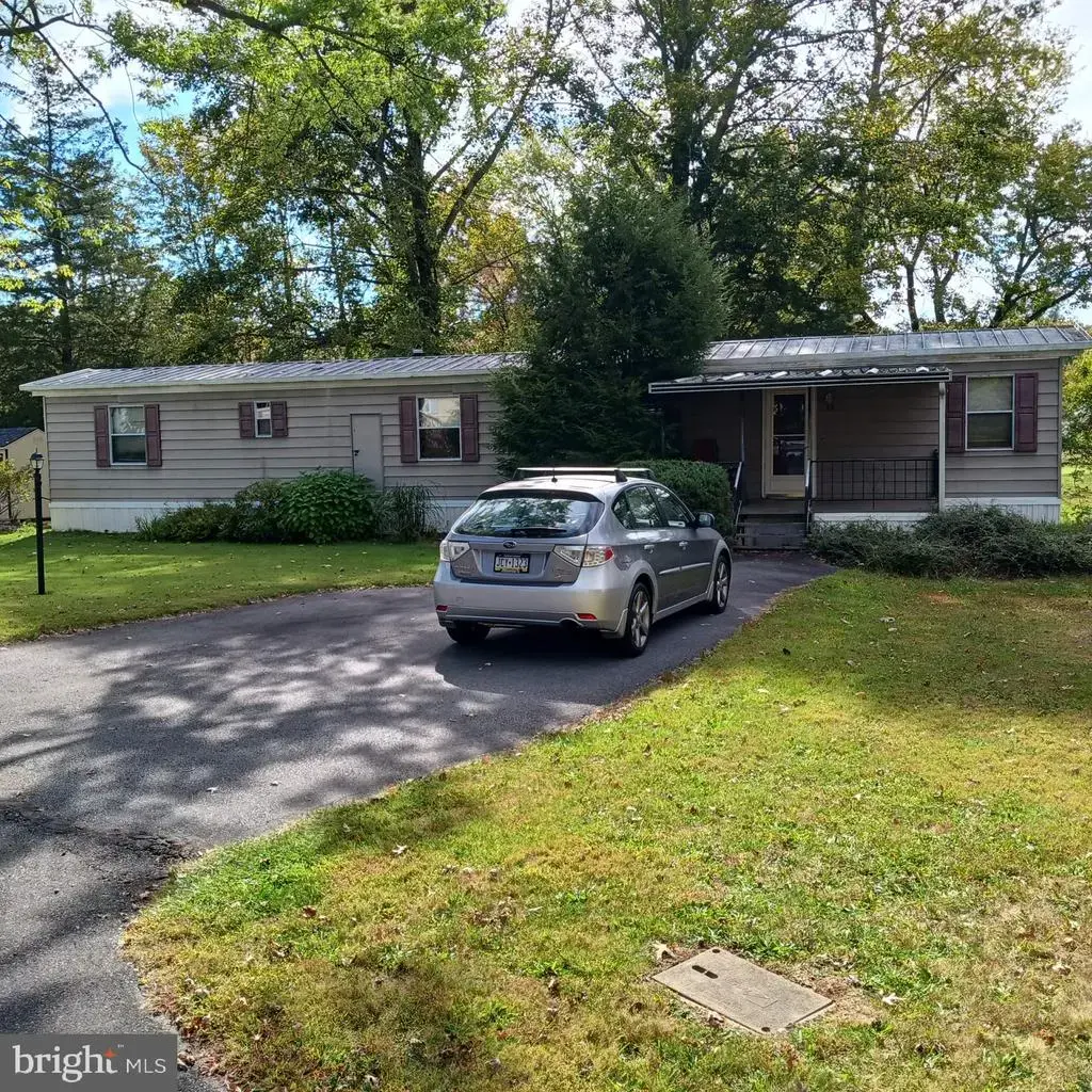13 Fairway Cir, QUAKERTOWN