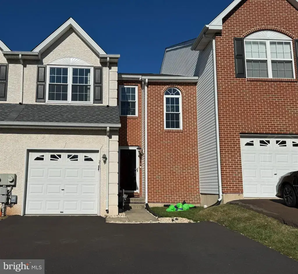 213 Hampshire Dr, SELLERSVILLE