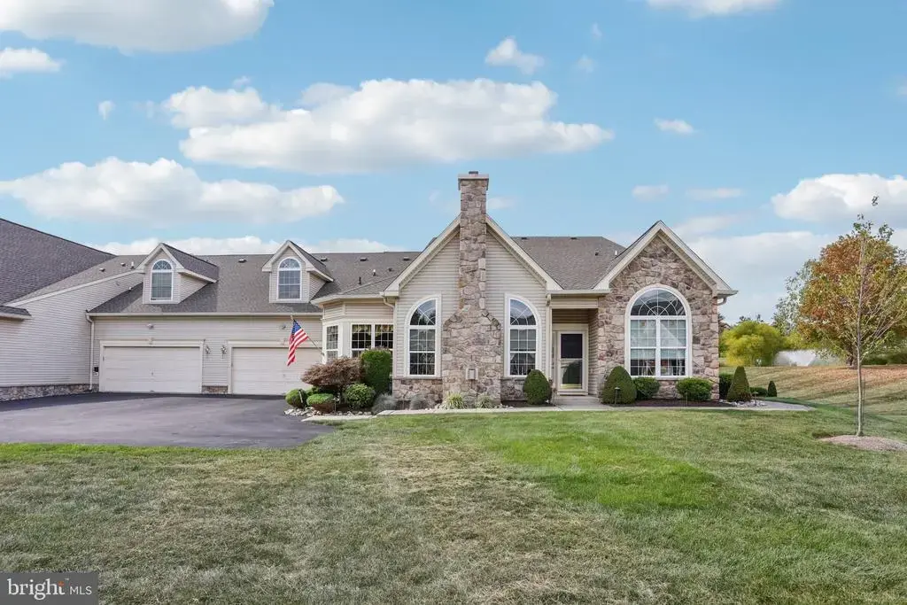 100 Villa Dr, WARMINSTER