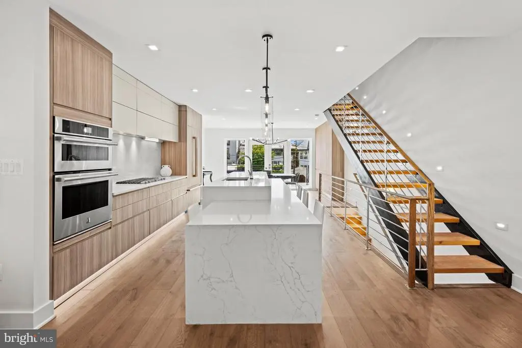 3728 R St Nw, WASHINGTON