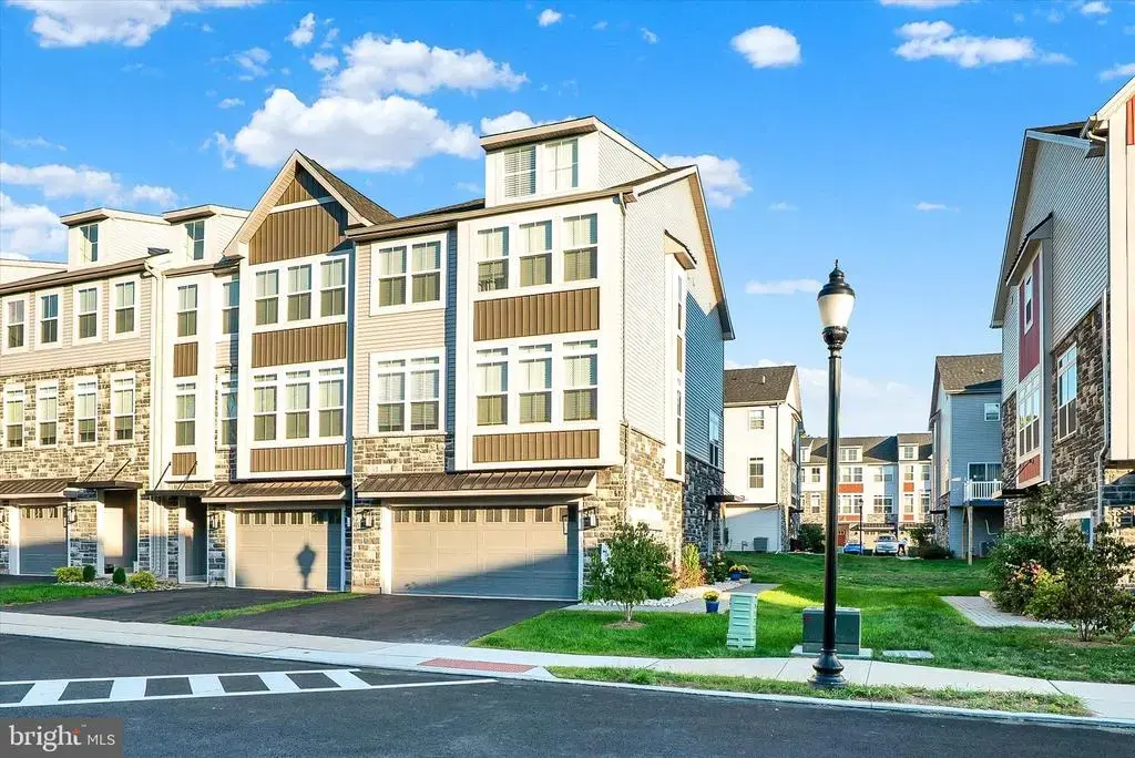 21 Independence Ct, PERKASIE