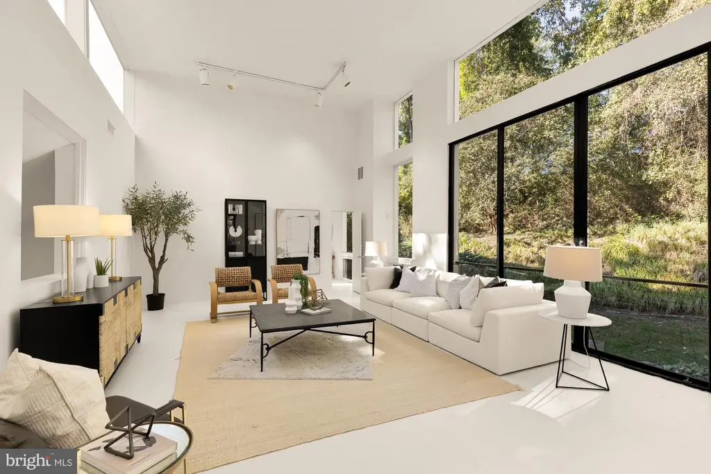 3524 Williamsburg Ln Nw, WASHINGTON