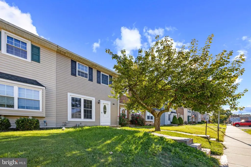 98 King Charles Cir #98, Rosedale