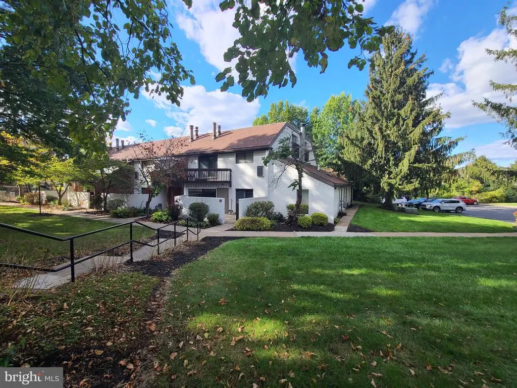 805 Stratford Drive Dr #8, STATE COLLEGE