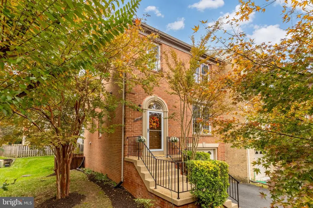 4008 Nicholas Ct, FAIRFAX